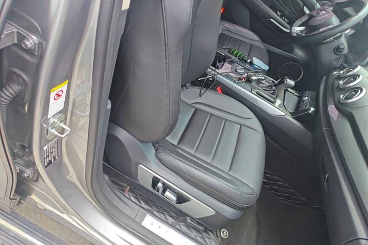 Used Wey VV7 2017 2.0T Luxury Model Right Front Seat