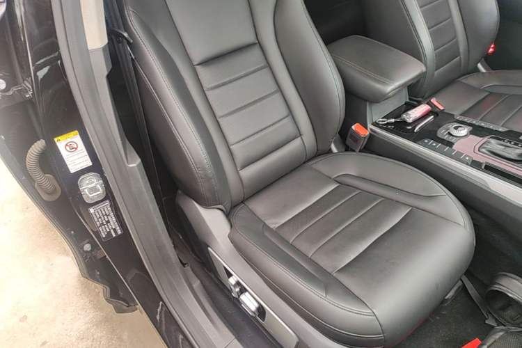 Used Wey VV7 2017 2.0T Ultra-Luxury Version Right Front Seat
