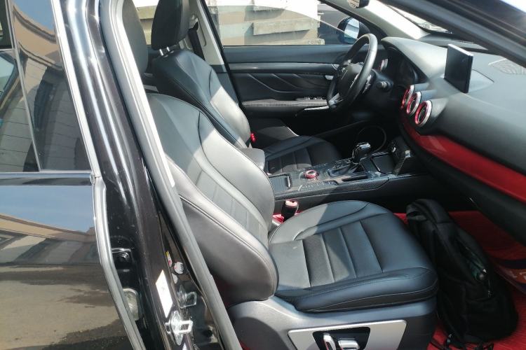 Used Wey VV7 2017 2.0T Ultra-Luxury Version Right Front Seat