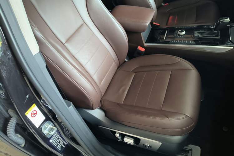 Used Wey VV7 2017 2.0T Flagship Model Right Front Seat