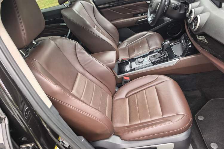 Used Wey VV7 2017 2.0T Flagship Model Right Front Seat
