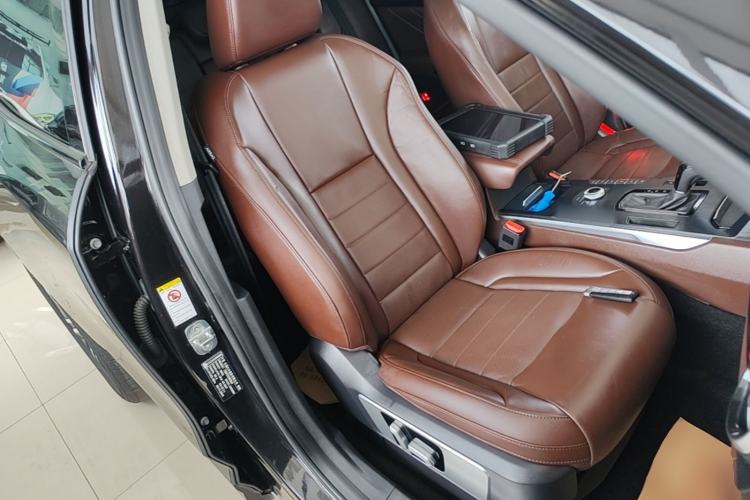 Used Wey VV7 2017 2.0T Flagship Model Right Front Seat