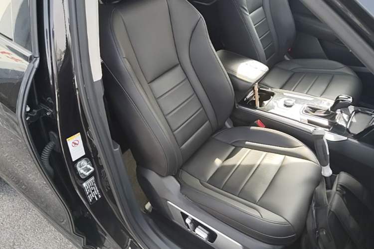 Used Wey VV7 2017 2.0T Ultra-Luxury Version Right Front Seat