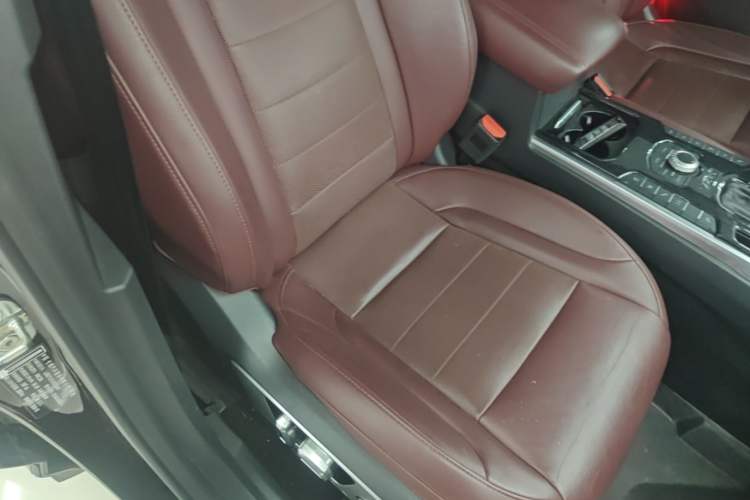Used Wey VV7 2017 2.0T Flagship Model Right Front Seat