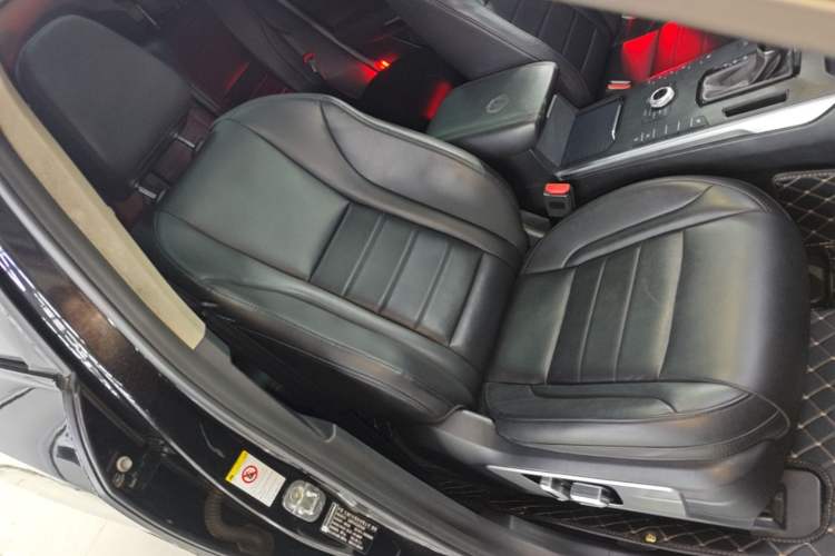 Used Wey VV7 2017 2.0T Luxury Model Right Front Seat