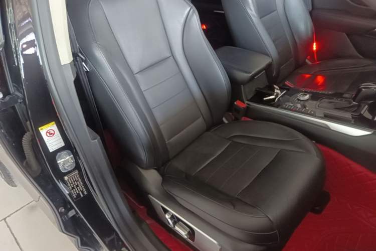 Used Wey VV7 2017 2.0T Flagship Model Right Front Seat
