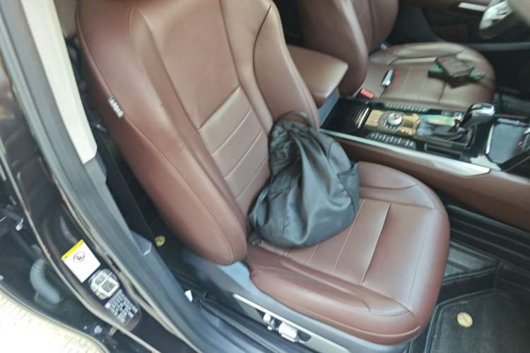 Used Wey VV7 2017 2.0T Flagship Model Right Front Seat