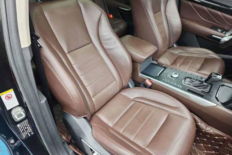 Used Wey VV7 2017 2.0T Ultra-Luxury Version Right Front Seat