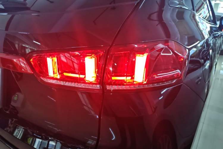 Used Wey VV7 2017 2.0T Flagship Model Right Rear Taillight