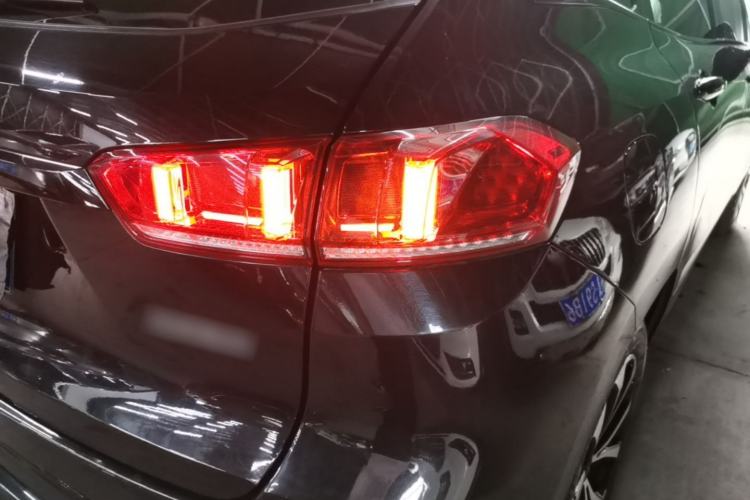 Used Wey VV7 2017 2.0T Ultra-Luxury Version Right Rear Taillight