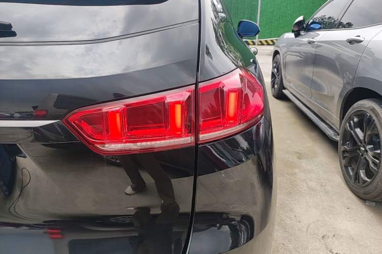 Used Wey VV7 2017 2.0T Ultra-Luxury Version Right Rear Taillight