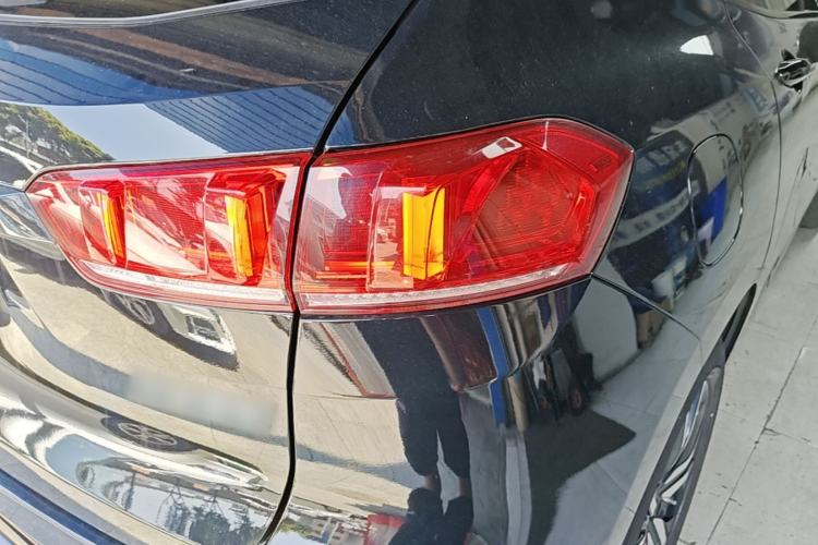 Used Wey VV7 2017 2.0T Ultra-Luxury Version Right Rear Taillight