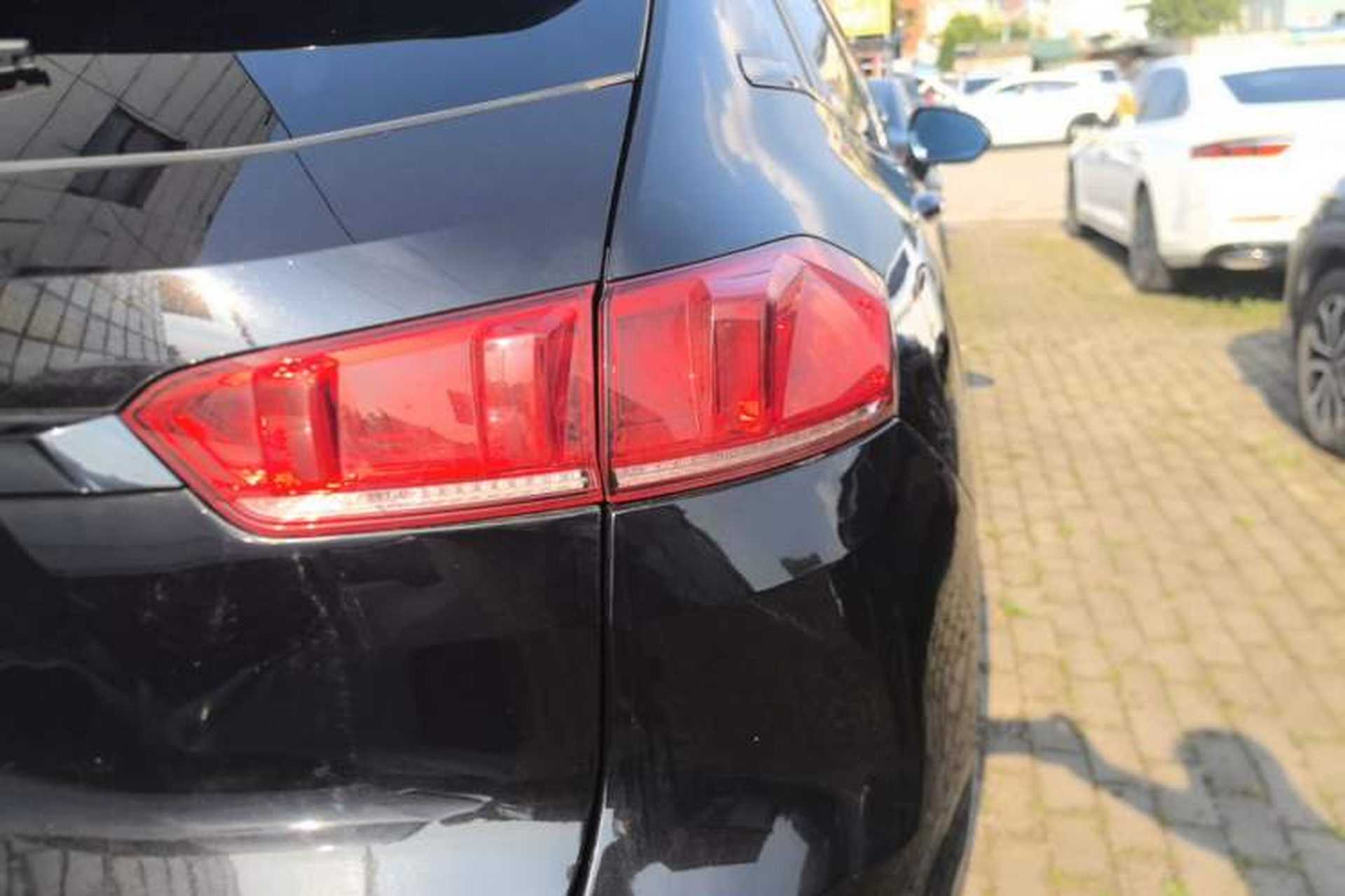 Used Wey VV7 2017 2.0T Ultra-Luxury Version Right Rear Taillight