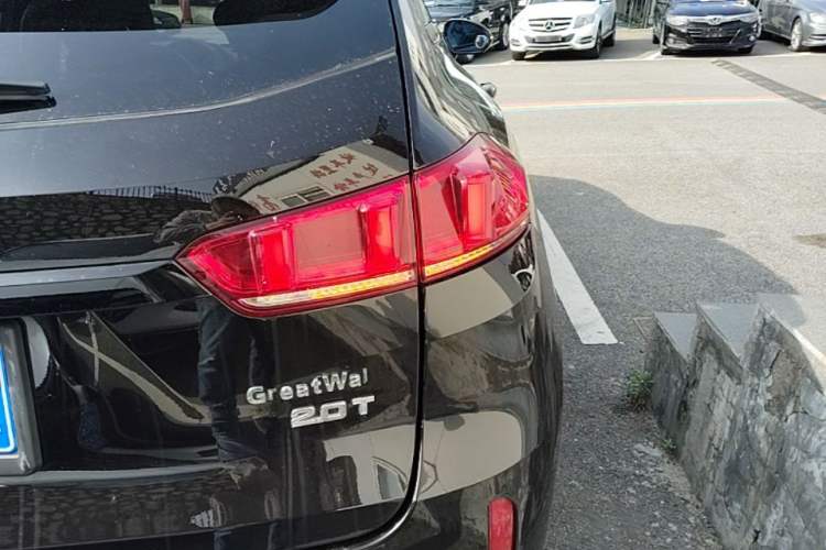 Used Wey VV7 2017 2.0T Ultra-Luxury Version Right Rear Taillight