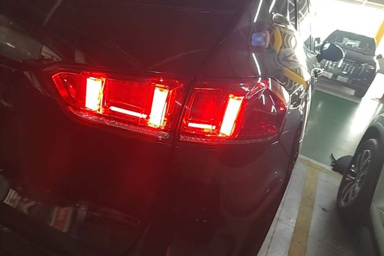 Used Wey VV7 2017 2.0T Flagship Model Right Rear Taillight