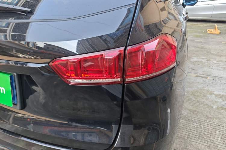 Used Wey VV7 2017 2.0T Flagship Model Right Rear Taillight