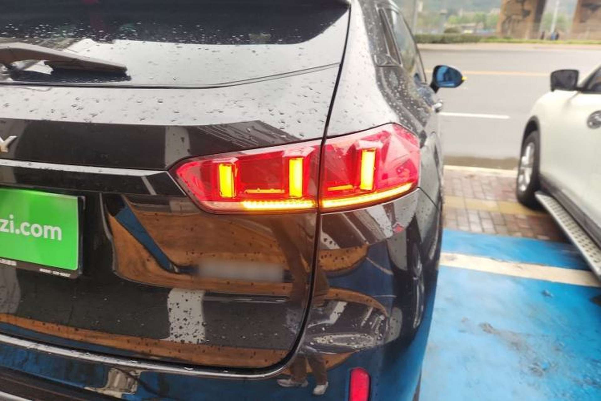 Used Wey VV7 2017 2.0T Ultra-Luxury Version Right Rear Taillight