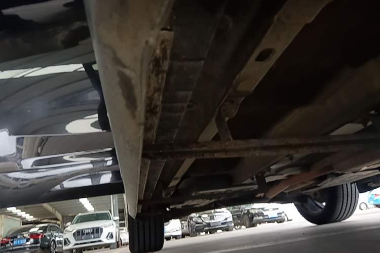 Used Wey VV7 2017 2.0T Flagship Model Right Side Sill