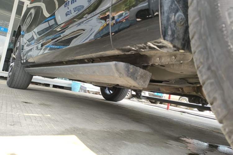 Used Wey VV7 2017 2.0T Ultra-Luxury Version Right Side Sill