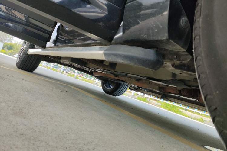 Used Wey VV7 2017 2.0T Ultra-Luxury Version Right Side Sill