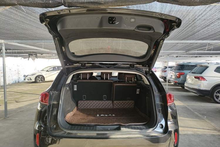 Used Wey VV7 2017 2.0T Flagship Model Trunk