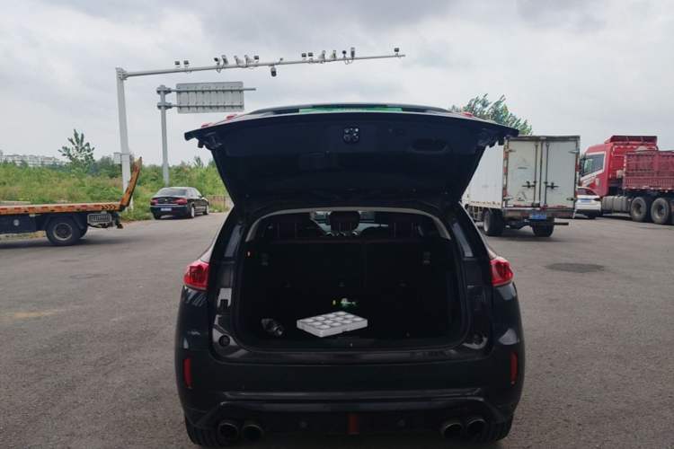 Used Wey VV7 2017 2.0T Flagship Model Trunk