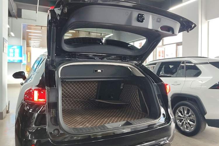 Used Wey VV7 2017 2.0T Flagship Model Trunk