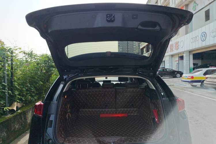 Used Wey VV7 2017 2.0T Flagship Model Trunk