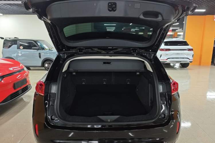 Used Wey VV7 2017 2.0T Luxury Model Trunk