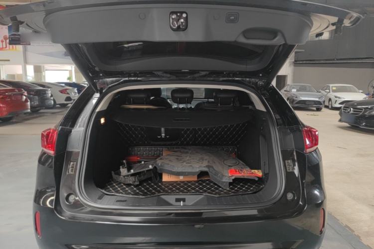 Used Wey VV7 2017 2.0T Flagship Model Trunk