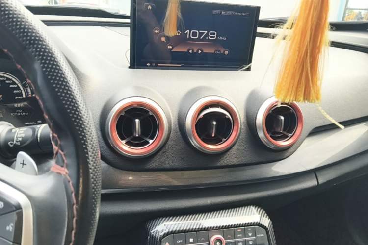 Used Wey VV7 2017 2.0T Flagship Model Audio And AC Panel