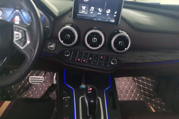 Used Wey VV7 2017 2.0T Flagship Model Audio And AC Panel