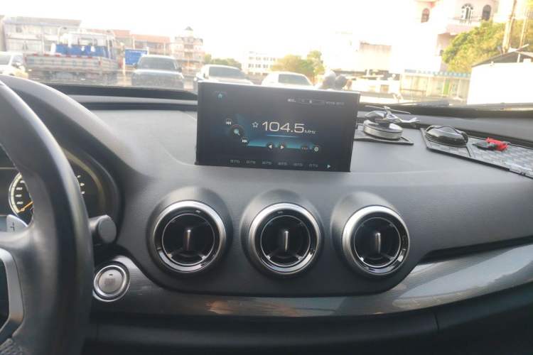 Used Wey VV7 2017 2.0T Flagship Model Audio And AC Panel