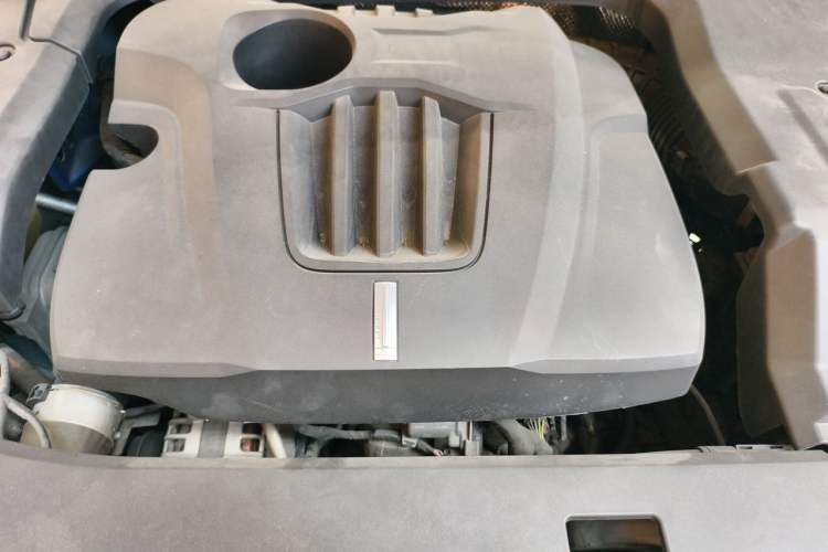 Used Wey VV7 2017 2.0T Luxury Model Engine Bay