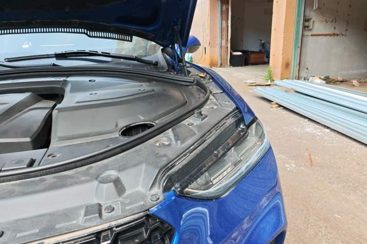 Used Wey VV7 2017 2.0T Flagship Model Engine Bay Left