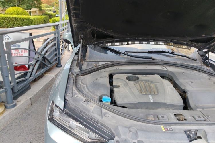 Used Wey VV7 2017 2.0T Ultra-Luxury Version Engine Bay Right