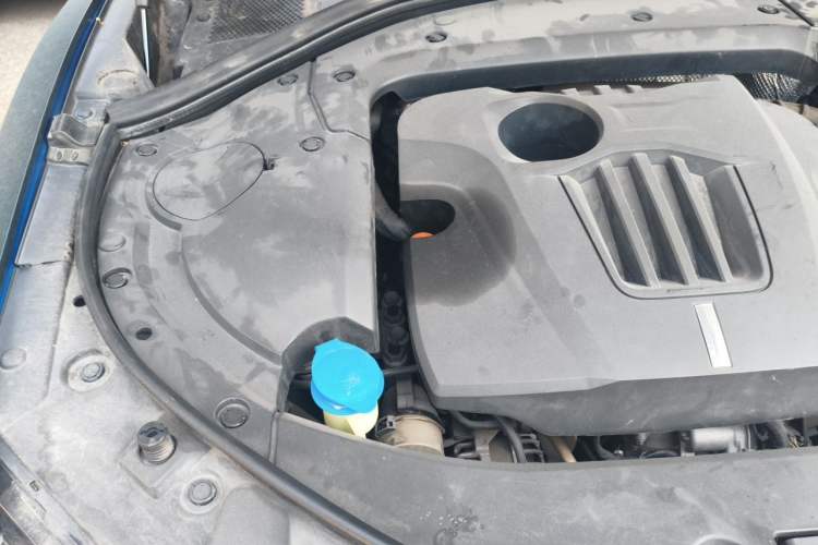 Used Wey VV7 2017 2.0T Flagship Model Engine Bay Right