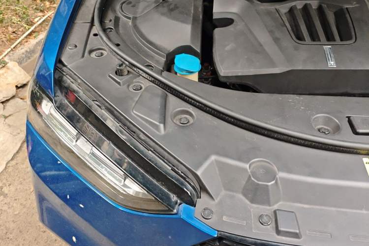 Used Wey VV7 2017 2.0T Flagship Model Engine Bay Right