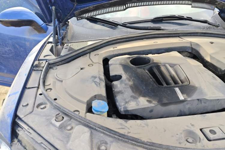 Used Wey VV7 2017 2.0T Ultra-Luxury Version Engine Bay Right