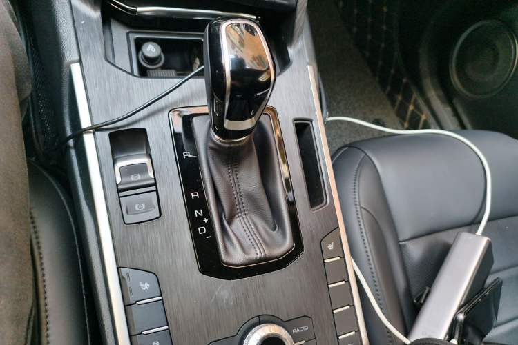 Used Wey VV7 2017 2.0T Luxury Model Gear Lever