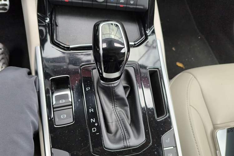 Used Wey VV7 2017 2.0T Flagship Model Gear Lever