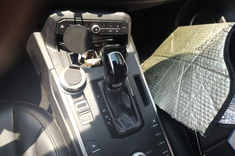 Used Wey VV7 2017 2.0T Luxury Model Gear Lever