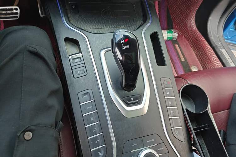 Used Wey VV7 2017 2.0T Flagship Model Gear Lever