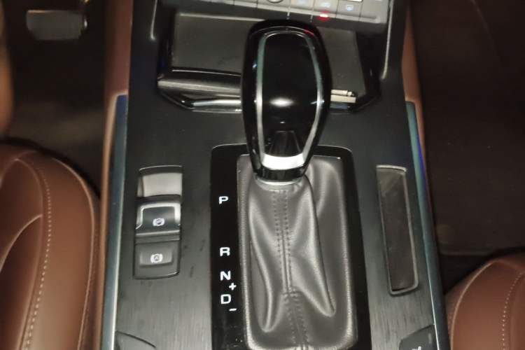 Used Wey VV7 2017 2.0T Ultra-Luxury Version Gear Lever