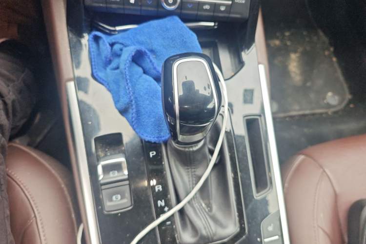 Used Wey VV7 2017 2.0T Flagship Model Gear Lever