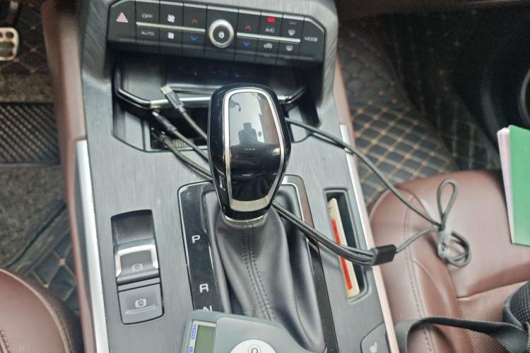Used Wey VV7 2017 2.0T Flagship Model Gear Lever