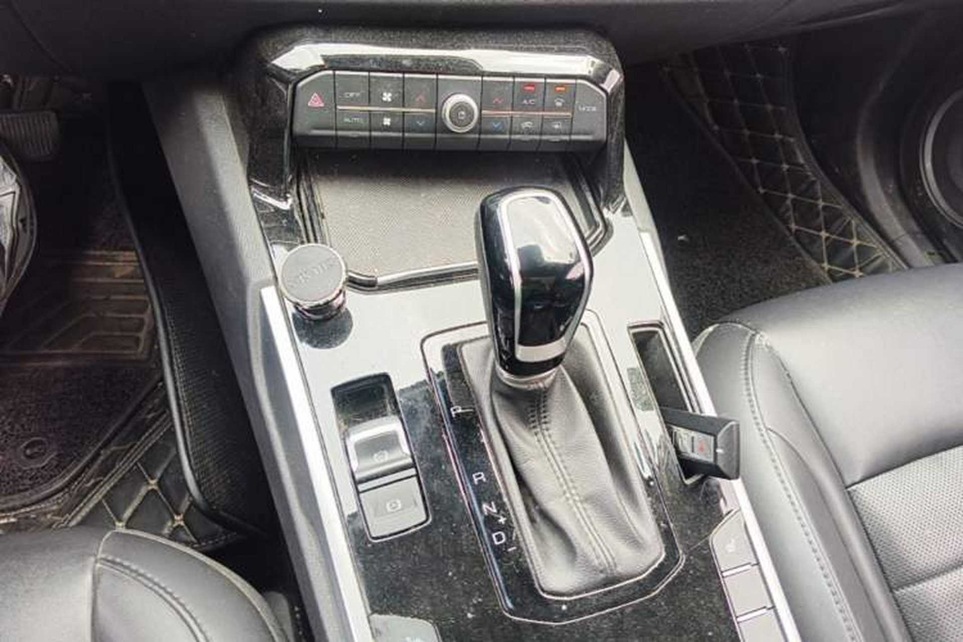 Used Wey VV7 2017 2.0T Ultra-Luxury Version Gear Lever