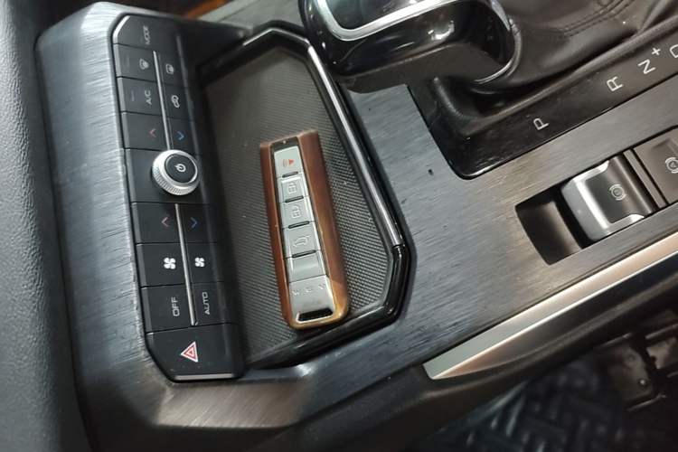 Used Wey VV7 2017 2.0T Flagship Model Interior 1