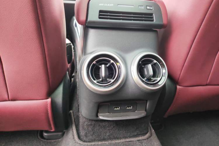 Used Wey VV7 2017 2.0T Flagship Model Interior 5