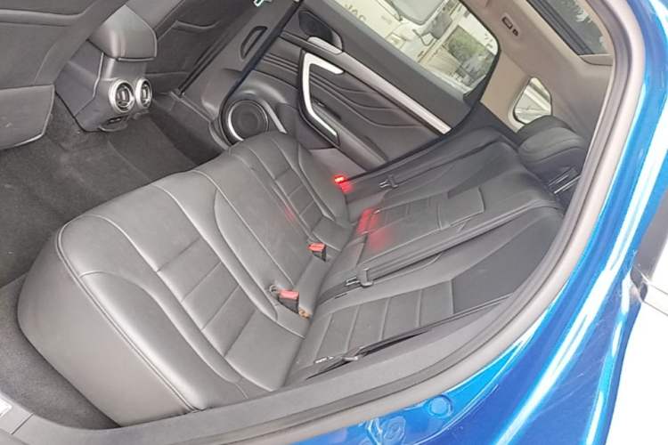 Used Wey VV7 2017 2.0T Luxury Model Left Rear Seat